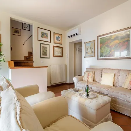 Penthouse With Panoramic Terrace In Lucca